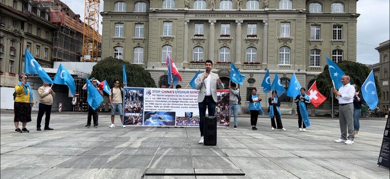 شىۋىتسارىيە پارلامېنت ئەزاسى سوتسىيال دېموكراتلار پارتىيەسى مىللەت ۋەكىلى فابىيان موللىنا ئەپەندىم سۆز قىلماقتا، 2023-يىلى 5-ئىيۇل، شىۋېتسارىيە