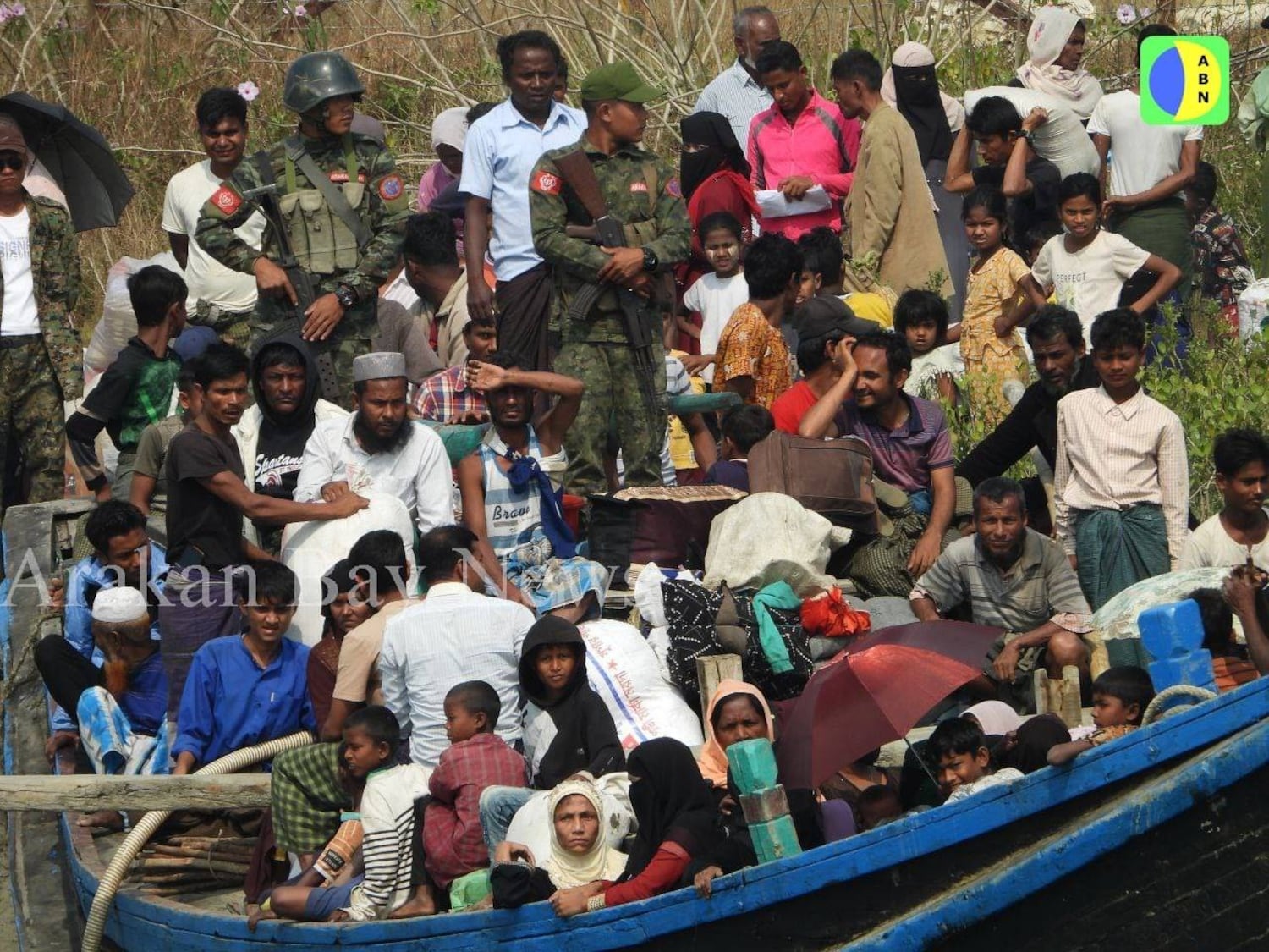 About 5,000 people displaced by war return to Myanmar border town