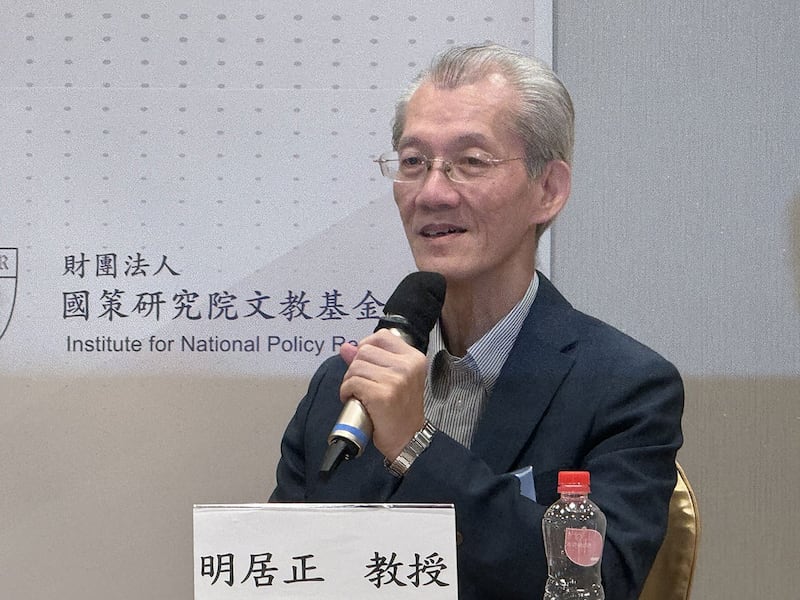 国立台湾大学政治系名誉教授明居正认为,习近平的改革改成更加集权、个人崇拜,“打着改革的大旗反改革”。(记者 黄春梅摄)