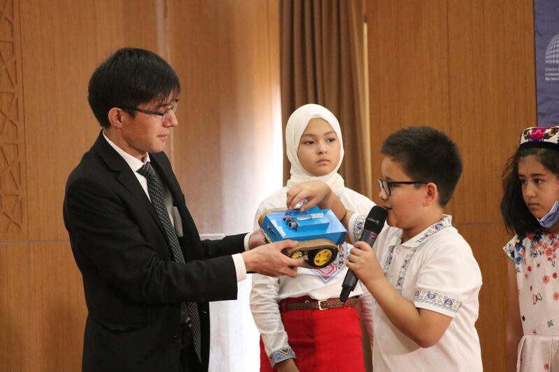 UyghurStem-Robot-Korgezmisi-2021-04.jpg
