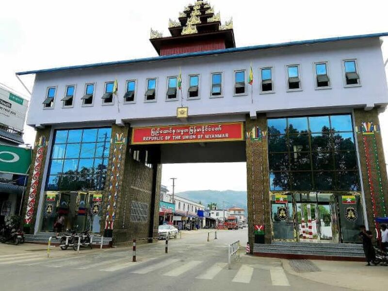 တရုတ် - မြန်မာ လွယ်ဂျယ် - လားရင်းနယ်စပ်ဂိတ်အား တွေ့ရစဉ်။ (Chinese Embassy in Myanmar Photo)