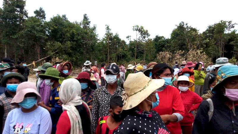 More_than_700_villagers_protest_Forest_clearing_in_Udom_Sre_Khpos_Trapeang_Cho_Oral_Kg_Speu_102321_3.jpg