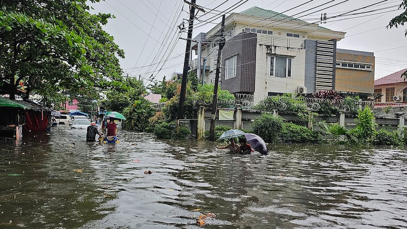 ရန်ကုန်တိုင်း၊ ကမာရွတ်မြို့နယ်တွင် ရေကြီးနေတာကို ၂၀၂၃ စက်တင်ဘာ ၂၀ ရက်နေ့က တွေ့ရစဉ်။ (Photo : RFA)