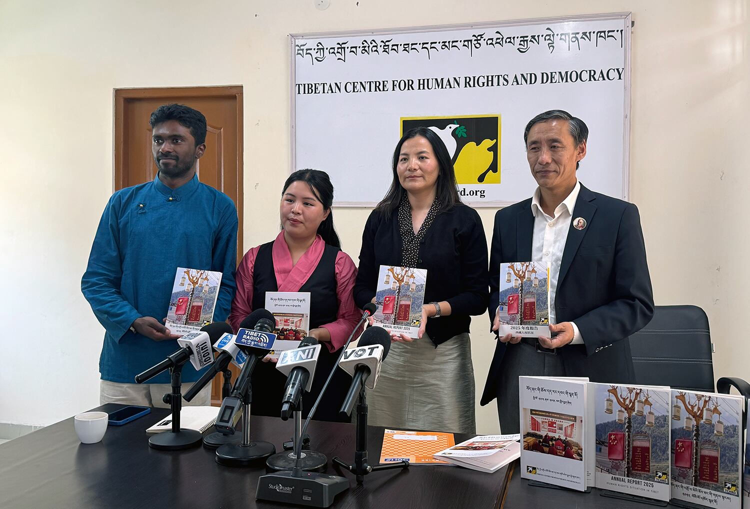 བོད་ནང་གི་འགྲོ་བ་མིའི་ཐོབ་ཐང་གི་གནས་སྟངས་གསལ་སྟོན་གྱི་སྙན་ཐོ་བཏོན་པ།