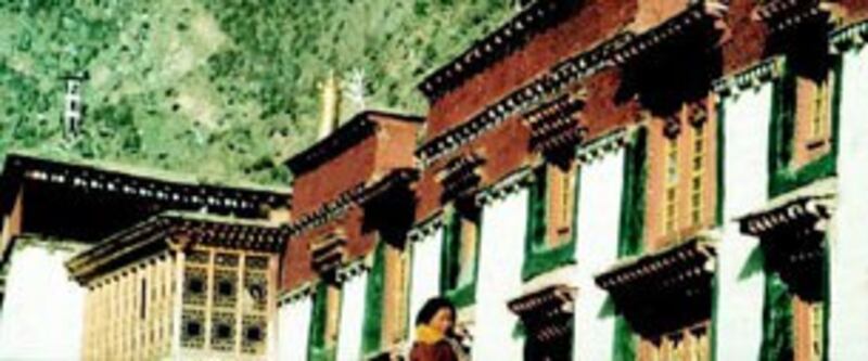 图片：已有400多年历史的那曲比如县恰日寺。（中国西藏网）