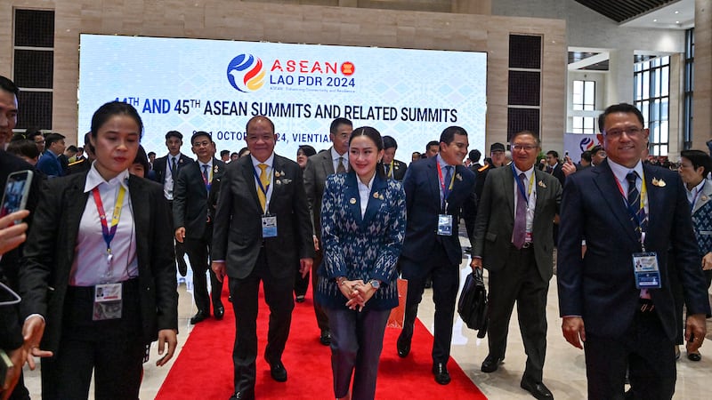 ၂၀၂၄ ခုနှစ် အောက်တိုဘာ ၉ ရက်နေ့က လာအိုနိုင်ငံ ဗီယန်ကျင်းမြို့တွင် ကျင်းပသည့် (၄၄)ကြိမ်မြောက် အရှေ့တောင်အာရှနိုင်ငံများအဖွဲ့အစည်းအဝေး တက်ရောက်လာသည့် ထိုင်းဝန်ကြီးချုပ် ပေထုန်တန် ရှင်နာဝပ်ထရာအားတွေ့ရစဉ်။ (Photo : AFP)