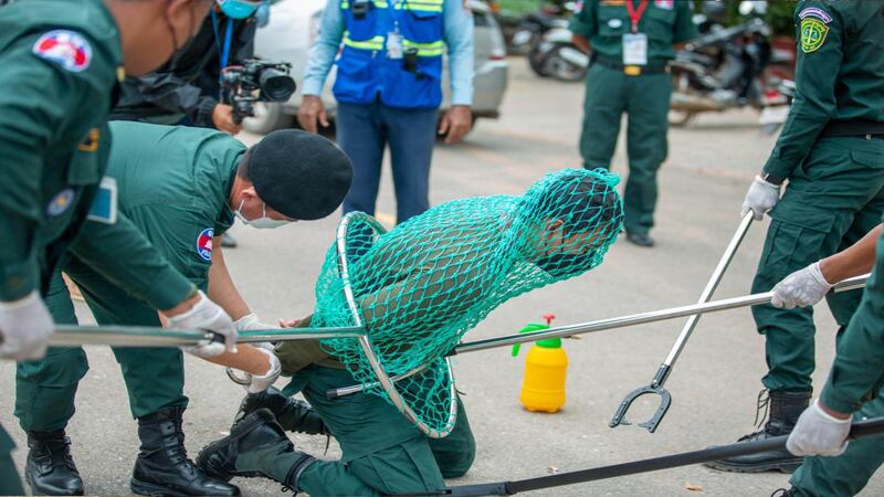 Siem_Reap_Lockdown_Police_exercise_for_Lockdown_on_23_09_2021.jpg