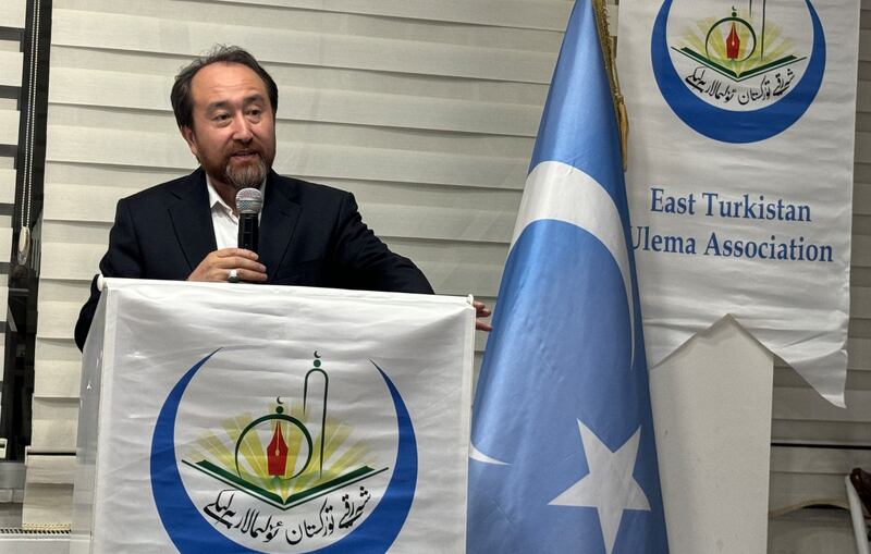 شەرقىي تۈركىستان ئۆلىمالار بىرلىكى تەرىپىدىن ئۆتكۈزۈلگەن ئىپتار ۋە يىغىن پائالىيىتىدە دوكتور ئالىمجان بۇغدا سۆزلىمەكتە. 2024-يىلى 26-مارت، ئىستانبۇل.