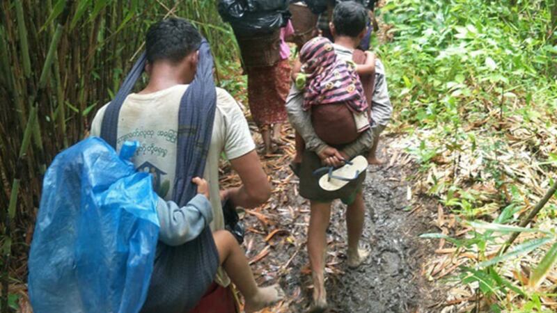 AA က အတင်းအဓမ္မခေါ်သွားတဲ့ ကင်းတလင်းရွာက ခူမီးတိုင်းရင်းသားတွေကို တွေ့ရစဉ်