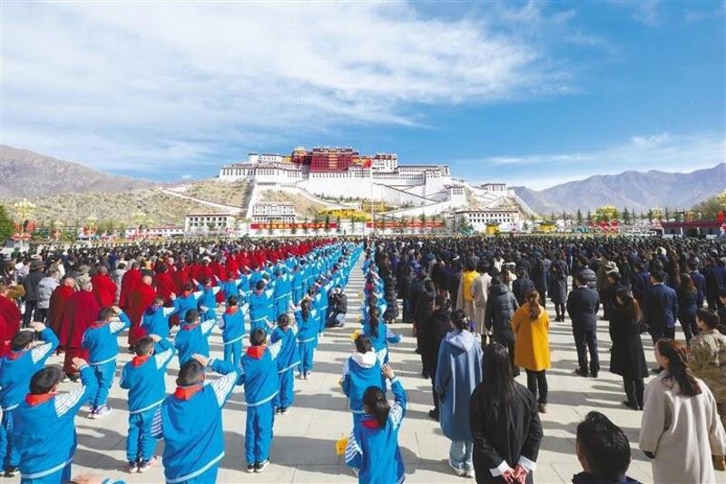 2024年3月28日,在拉萨召开纪念“西藏百万农奴解放纪念日”大会。(图片来自《西藏日报》/唯色提供)