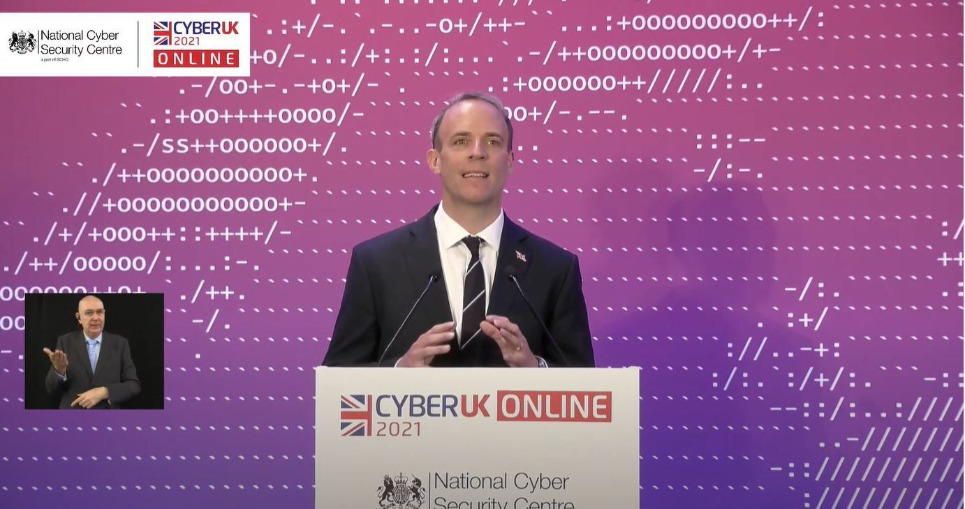 도미닉 라브 영국 외무장관이 12일 영국 국립사이버보안센터가 개최한 회의(the National Cyber Security Centre’s CYBERUK)에서 발언하고 있는 모습.