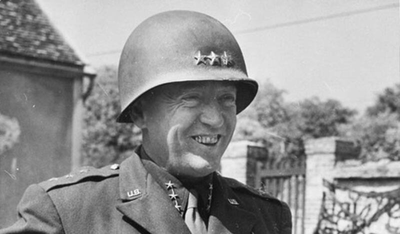 巴顿(George Patton)强调行动要果断。图为1944年巴顿中将戎装。(U.S. Army)