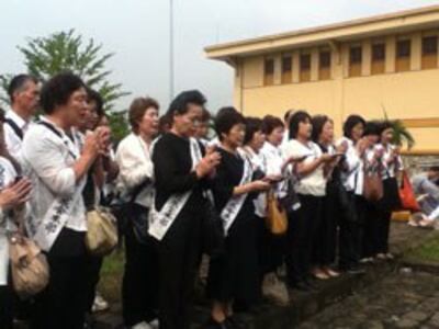 Những Phật tử đến từ Nhật. Hình do anh Dũng, thông dịch viên gửi RFA 