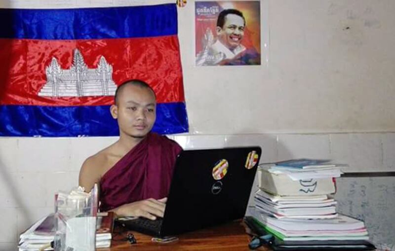 សមាជិក​បណ្ដាញ​ព្រះសង្ឃ​ឯករាជ្យ​ដើម្បី​យុត្តិធម៌​សង្គម ​ប្រចាំ​ខេត្ត​បាត់ដំបង ព្រះតេជព្រះគុណ ហន សុផាន្នី ដែល​ត្រូវ​អាជ្ញាធរ​ចាប់​ផ្សឹក​នៅ​ថ្ងៃ​ទី​២១ មិថុនា ឆ្នាំ​២០១៧។ Photo provided