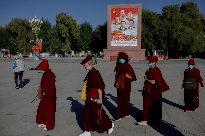 ས་ག་ཟླ་བ་དབུ་ཚུགས་པ་དང་རྒྱ་ནག་གཞུང་གིས་ཆོས་ལུགས་དང་སྤྱི་ཚོགས་ནང་ཕྱོགས་ཡོངས་ནས་དམ་དྲག་ཆེ་རུ་བཏང་བ།