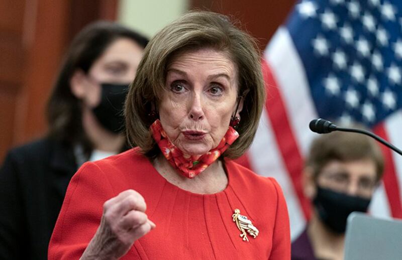 美国众议院议长佩洛西（Nancy Pelosi）2021年12月13日表示，这项立法将是打击强迫劳动的有效工具。（美联社图片）