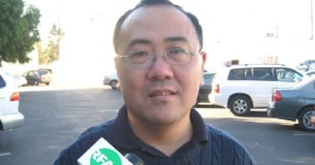 郑存柱搭机返国了无音讯 在美家属忧已被当局拘押(图、视频) – 普通话主页