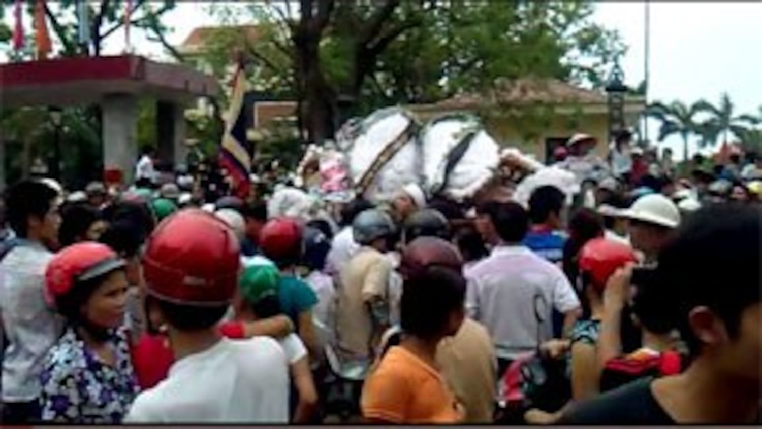 Police Use Tear Gas, Batons