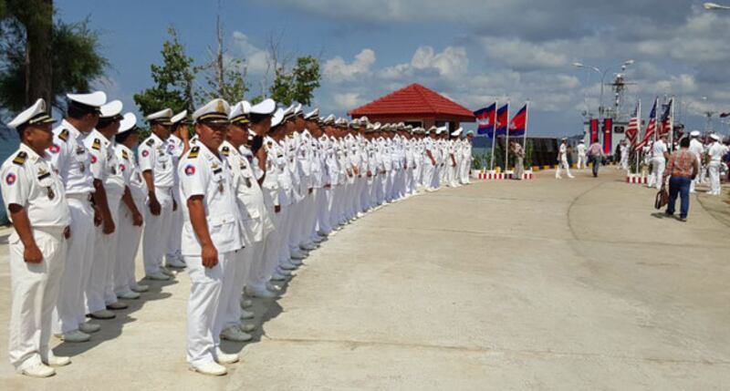 សកម្មភាព​កងទ័ព​ជើង​ទឹក​កម្ពុជា និង​អាមេរិក ចូល​រួម​ក្នុង​ពិធី​បើក​លំហាត់​សមយុទ្ធ​ខារ៉ាត់​កម្ពុជា ឆ្នាំ​២០១៥ នា​មូលដ្ឋាន​កងទ័ព​ជើងទឹក​សមុទ្រ​រាម ខេត្ត​ព្រះសីហនុ កាល​ពី​ព្រឹក​ថ្ងៃ​ទី​១៦ ខែ​វិច្ឆិកា ឆ្នាំ​២០១៥។ 