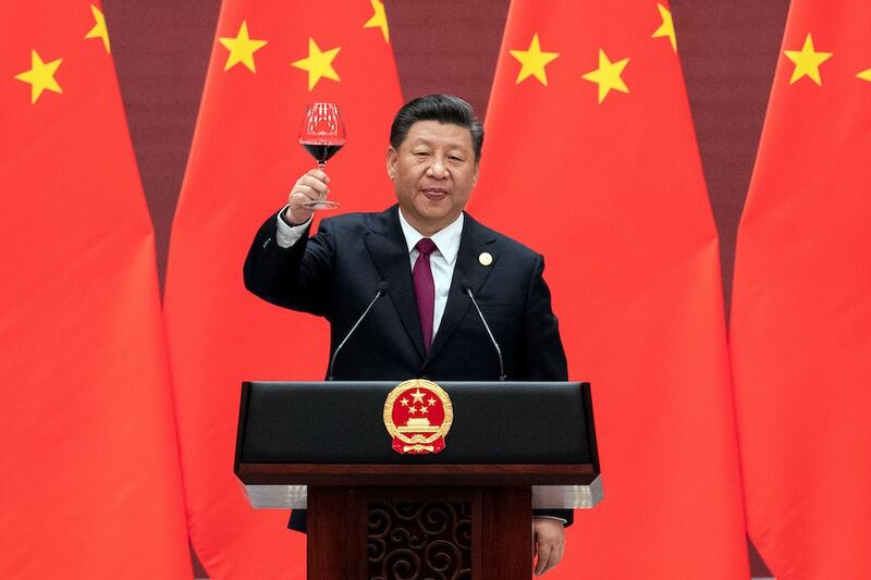 Hình minh hoạ. Chủ tịch Trung Quốc Tập Cận Bình nâng ly chúc mừng tại cuộc gặp lãnh đạo các nước tham dự diễn đàn Vành đai Con đường ở Bắc Kinh hôm 26/4/2019