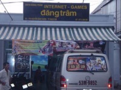Xe tiếp thị game đến từng tiệm internet để tiếp thị, quảng cáo. Photo courtesy tiemnet.vn
