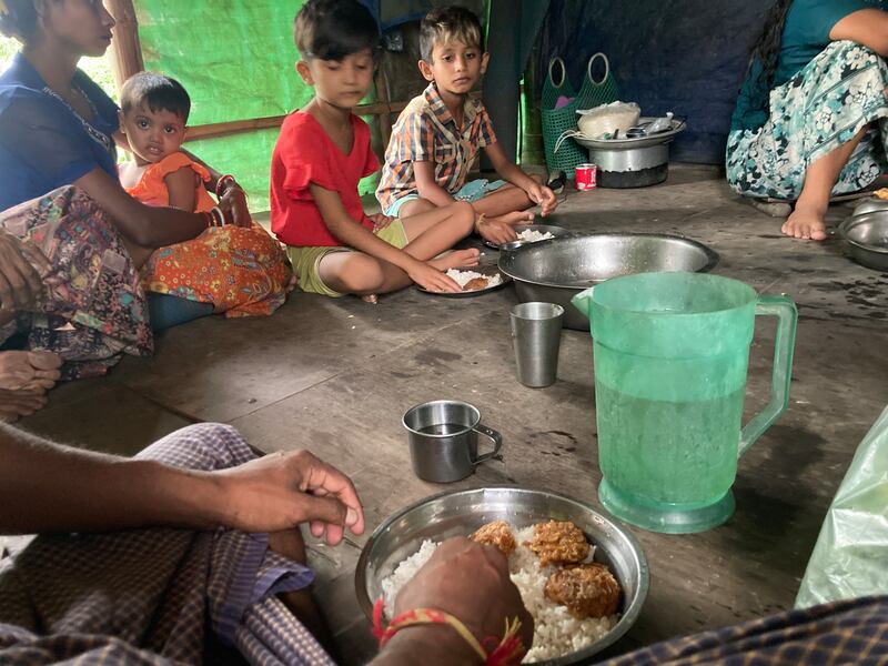 မောင်တောမြို့မအရှေ့(၄)ရပ်ကွက်တွင် နေထိုင်ကြသည့် ဟိန္ဒူဒုက္ခသည်များကို ၂၀၂၃ ခုနှစ် စက်တင်ဘာ ၁၄ ရက်နေ့က တွေ့ရစဉ်။ (Photo: RFA)