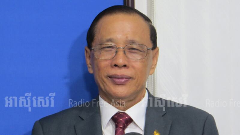 អ្នកនាំពាក្យគណបក្សប្រជាជនកម្ពុជា លោក សុខ ឥសាន ក្នុងវេទិកាអ្នកស្ដាប់វិទ្យុអាស៊ីសេរី កាលពីថ្ងៃទី១០ ខែមីនា ឆ្នាំ២០១៦។