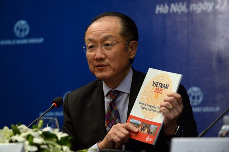 Báo cáo Việt Nam 2035 vừa được Chủ tịch Ngân hàng Thế giới Jim Yong Kim công bố trong cuộc họp báo sáng 23/2/2016 tại Hà Nội.