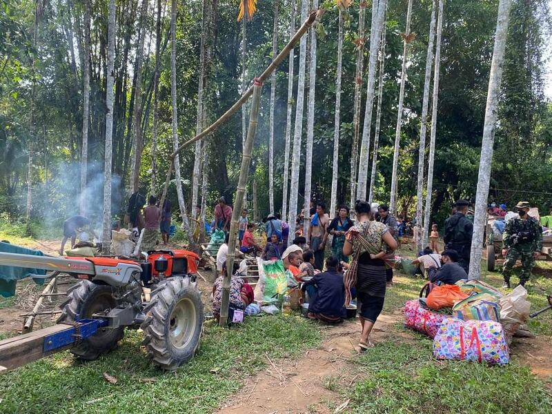 ထိုင်းနိုင်ငံကို ထွက်ပြေးနေရတဲ့ ကရင်ရွာသားတွေကို ၂၀၂၂ ခုနှစ် မတ်လ ၂၉ ရက်နေ့က တွေ့ရစဥ် (Photo: CJ)