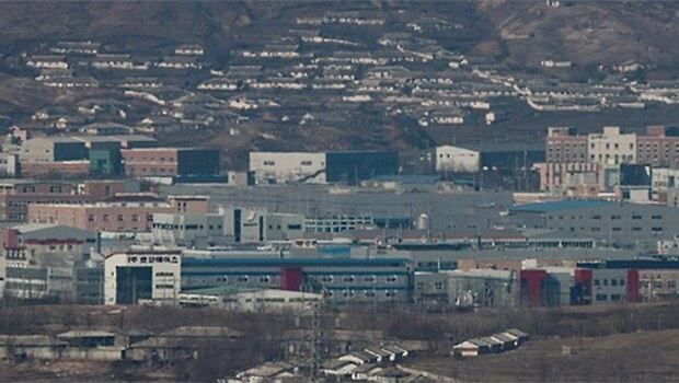 경기도 파주시 도라전망대에서 개성공단 일대가 적막한 모습을 보이고 있다.