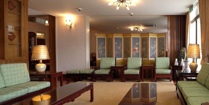 台湾前总统蒋经国七海寓所曝光,一楼客厅接待外宾。(蒋经国基金会提供)