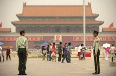 Thiên An Môn ngày nay cảnh sát luôn có mặt canh gác thường xuyên