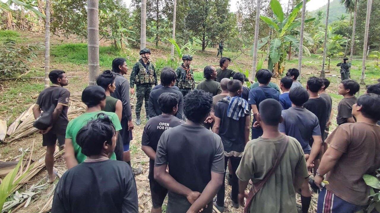 Junta troops flee fighting into Thailand from Myanmar’s Kayin state