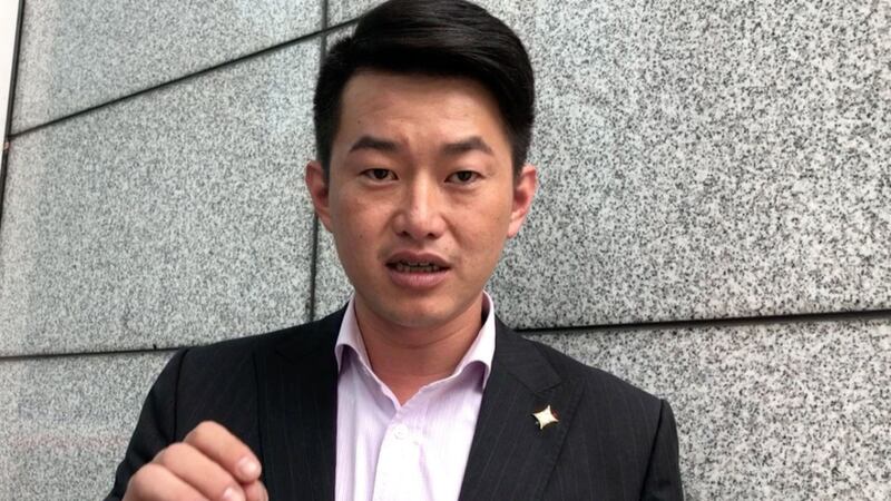 台湾基进党发言人陈柏惟30号受访批评港府大抓捕缺乏正当性。（记者夏小华摄）