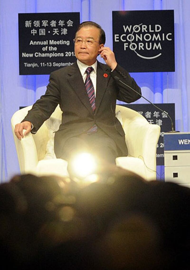 2012年9月11日,中國總理溫家寶在天津世界經濟論壇上準備做主題發言。(AFP PHOTO / GOH CHAI HIN)