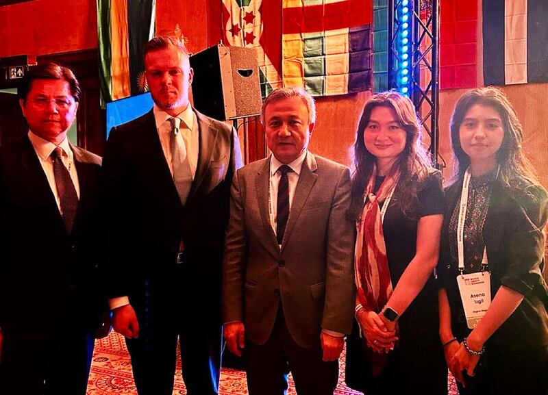 لىتۋانىڭ پايتەختى ۋېلنىيۇستا ئۆتكۈزۈلگەن تۇنجى نۆۋەتلىك «دۇنيا ئەركىنلىك قۇرۇلتىيى» دا خاتىرە سۈرەت. 2023-يىلى 6-نويابىر.