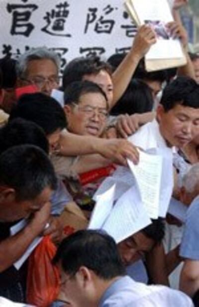 zhengzhou-peittioners150.jpg