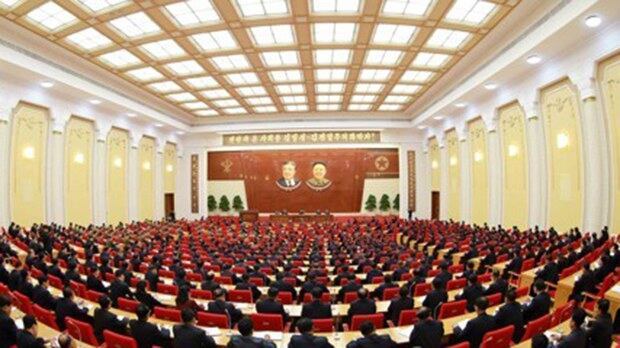 북한은 지난 7일 평양에서 당 중앙위원회 제7기 제2차 전원회의를 개최해 당 중앙위원회와 당 중앙군사위원회 등에 대한 대대적인 인사개편을 단행했다고 노동신문이 보도했다.