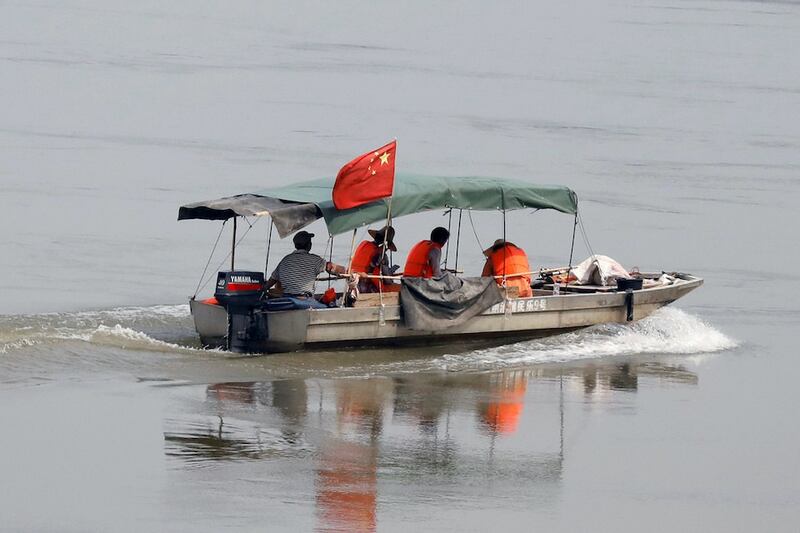 Hình minh hoạ. Tàu Trung Quốc với một đội khảo sát trên dòng Mekong ở biên giới với Lào và Thái Lan hôm 23/4/2017 