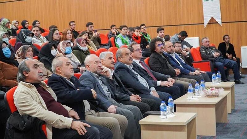 تۈركىيەدىكى شەرقىي تۈركىستان كىشىلىك ھوقۇقىنى كۆزىتىش تەشكىلاتى بىلەن يېڭى ئەۋلاد ھەرىكىتى تەشكىلاتى ئېلىپ بارغان پائالىيەتلەردىن كۆرۈنۈش. 2022-يىلى دېكابىر، تۈركىيە.