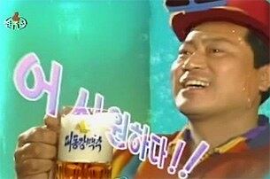 7월 2일 북한 조선중앙TV는 대동강맥주를 선전하는 영상을 방영했다. 남자 모델이 맥주잔을 들고 있는 모습.