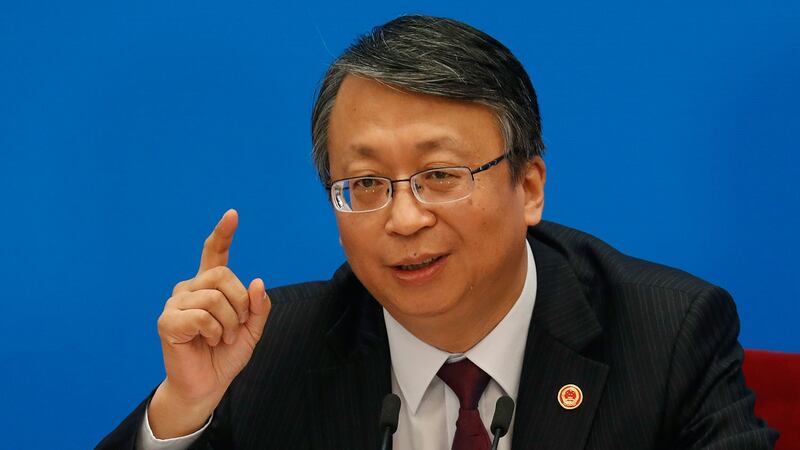 中国全国人大法工委主任沉春耀表示，地方有关民族学校使用本民族语言教学的规定，违反中国宪法。（AP）