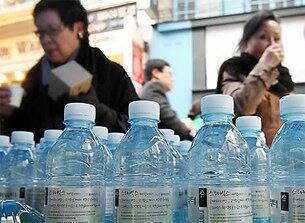 2010년 3월 22일 '세계 물의 날'을 맞아 서울 명동에서 '맑은 물 지키기 캠페인'이 열리고 있다.