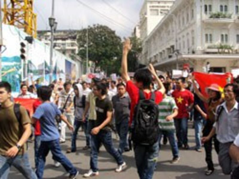 Sinh viên biểu tình chống Trung Quốc tại TPHCM hôm 05/06/2011. RFA file photo.