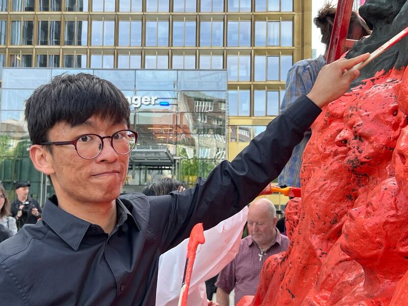 中國留學生田睿晨為中國白紙運動的年輕人發聲。（吳亦桐提供）
