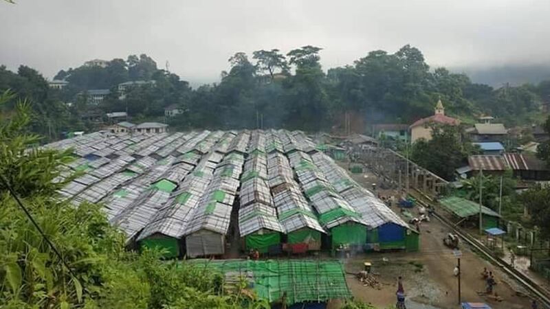 chin refugees camp.jpg