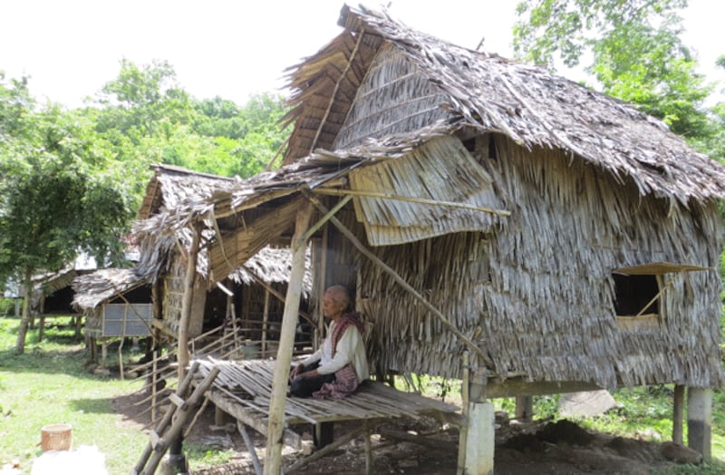 ខ្ទមសុំសិល្បរបស់យាយជី នៅលើអាស្រម «ជុកនាងកង្រី» នៅភ្នំនាងកង្រី (រូបថត ថ្ងៃទី១៥ ខែវិច្ឆិកា ឆ្នាំ២០១៣)។
