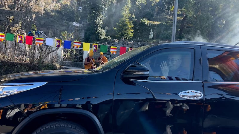 སྤྱི་ནོར་༧གོང་ས་༧སྐྱབས་མགོན་ཆེན་པོ་མཆོག་ ༢༠༢༦ ཟླ་ ༢ ཚེས་ ༡༣ ཉིན་བཞུགས་སྒར་རྡ་རམ་ས་ལར་ཞབས་སོར་བདེ་བར་འཁོད་པ།