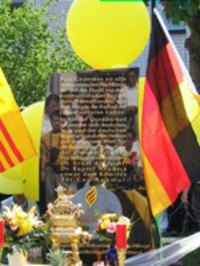 VnBoatPeopleGermany150.jpg