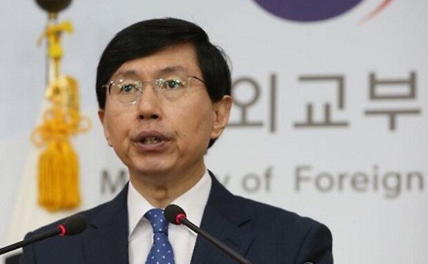 조준혁 외교부 대변인이 7일 서울 도렴동 외교부 청사에서 미국 정부가 김정은 북한 노동당 위원장을 포함한 북한 인권 침해자들을 제재한 것에 대해 공식 논평하고 있다.